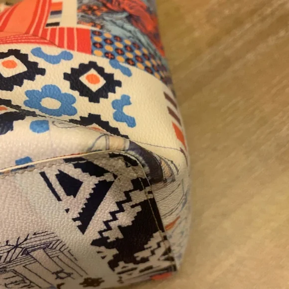 Tory Burch Limited Edition Kerrington Tote
Bag - Picture 7 of 16